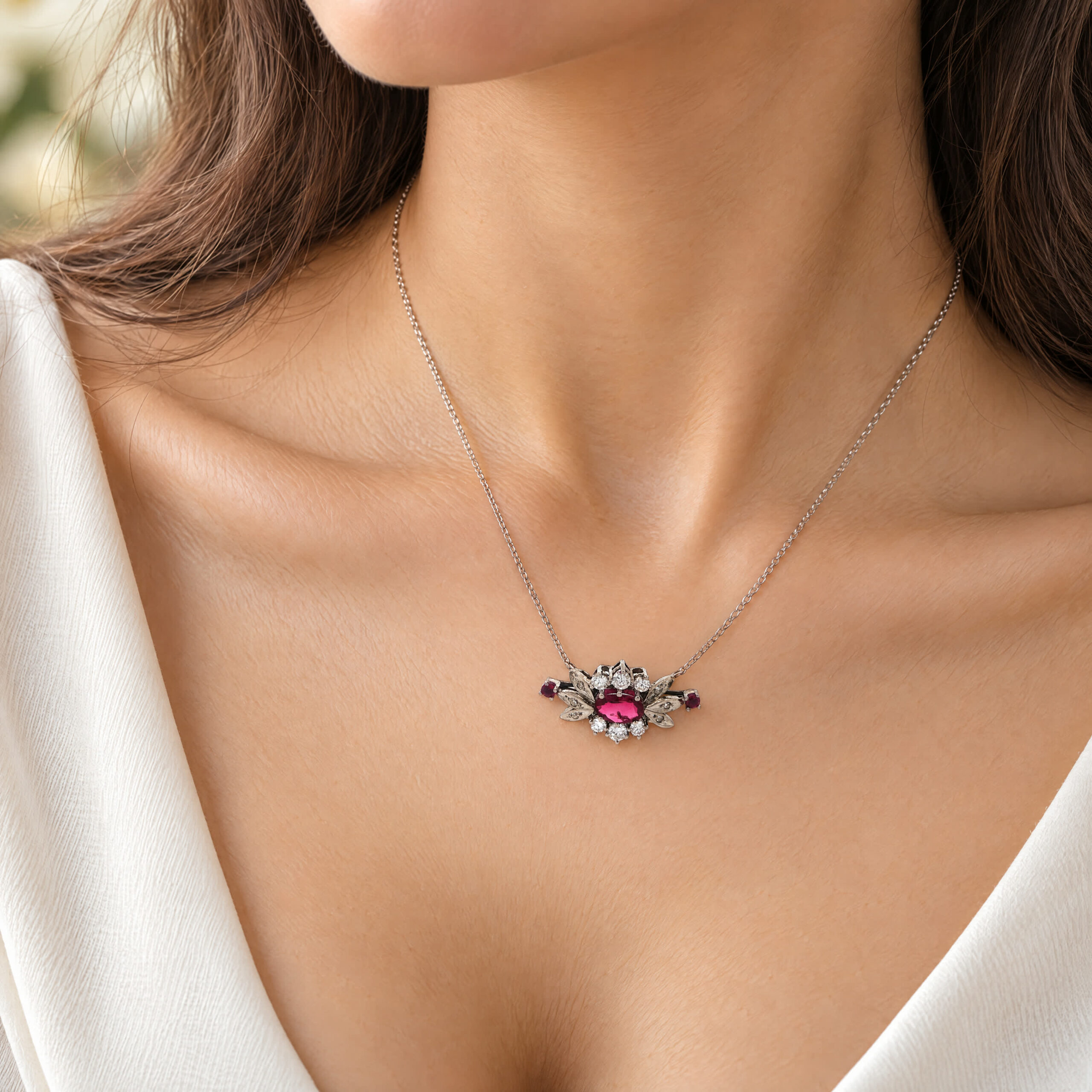"Rubinblüte" - Vintage Kette in 18kt Weißgold mit Rubinen & Diamanten - Juwelier Steiger