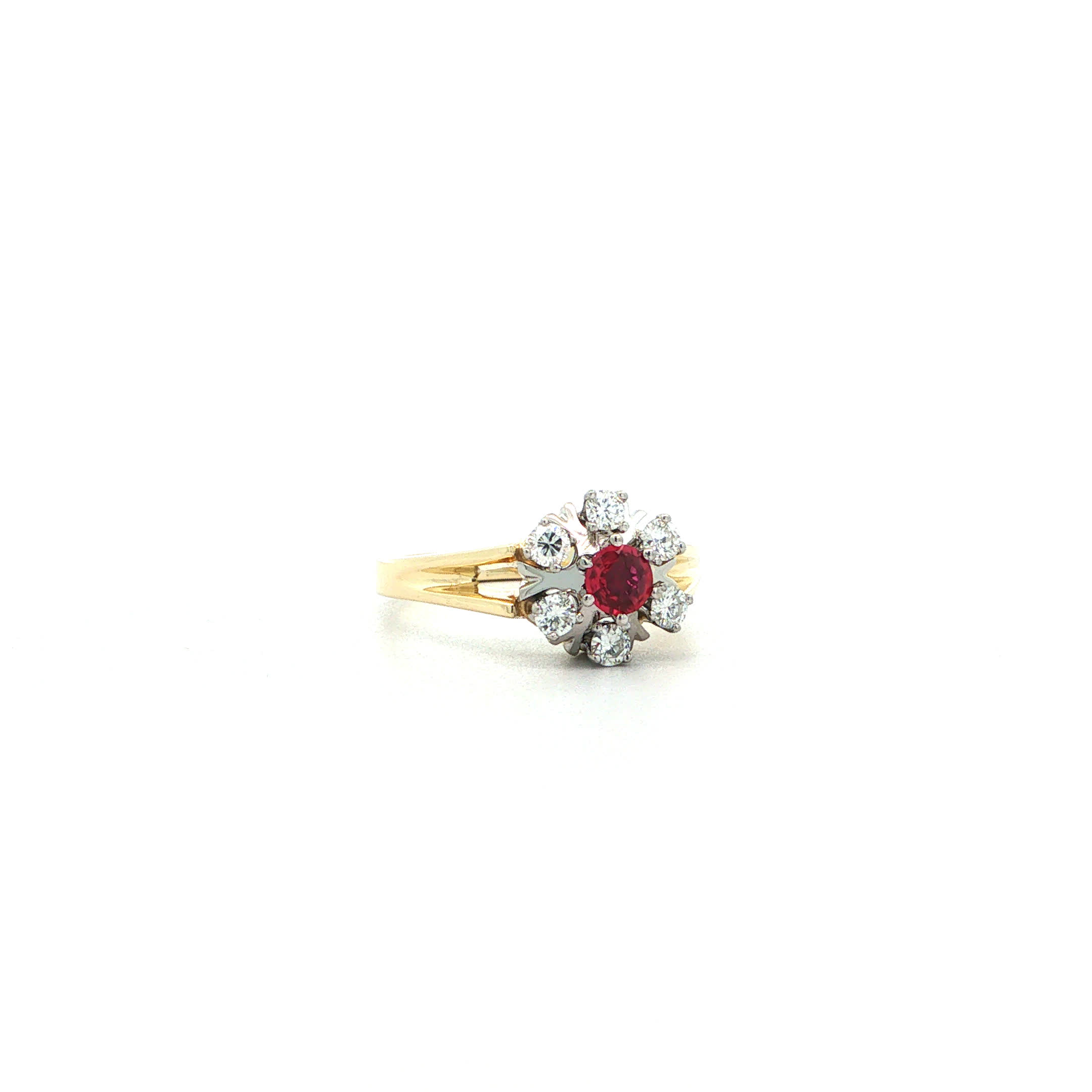 "Ruby Fleur" - Vintage Ring in 14kt Gelbgold mit Brillanten & Rubin - Juwelier Steiger