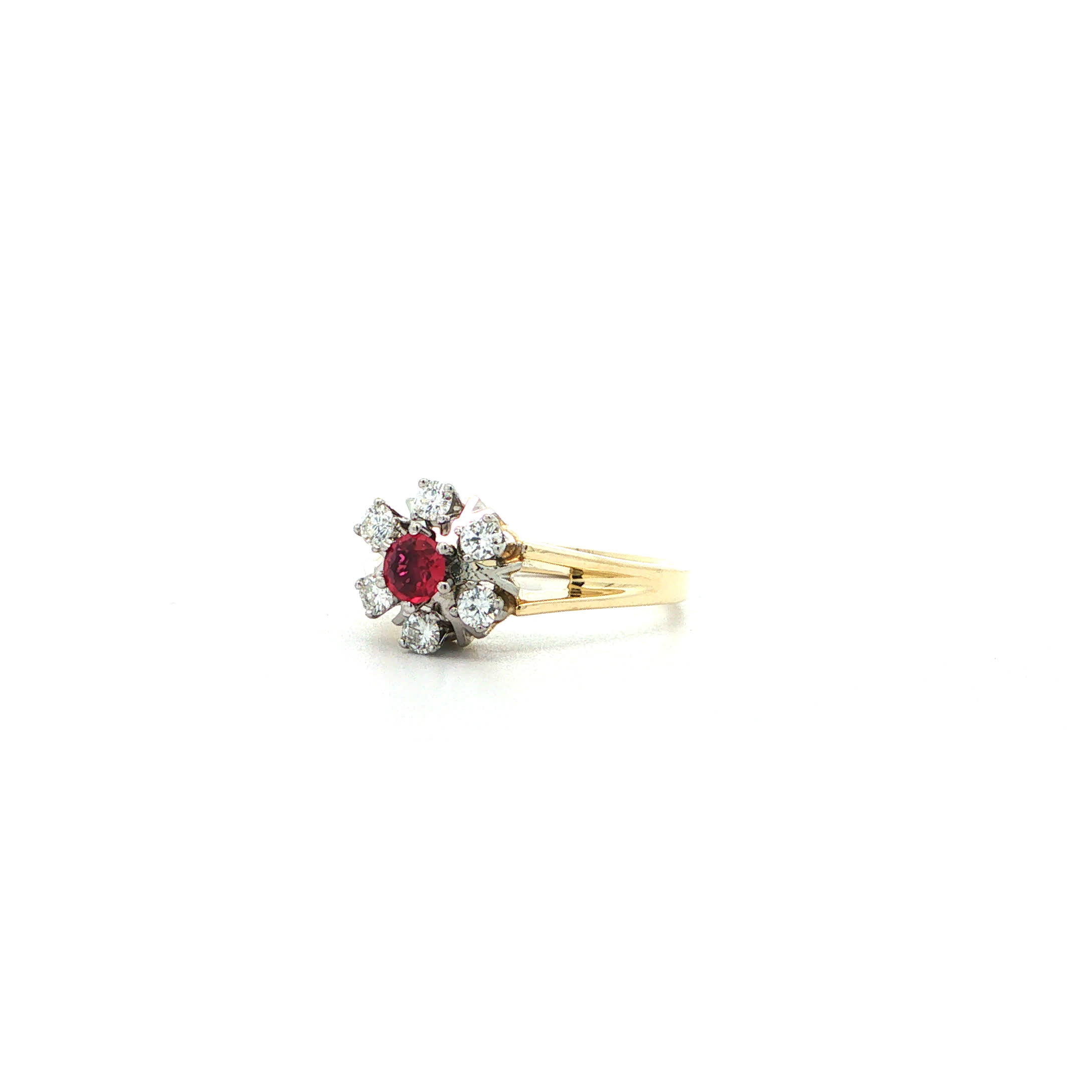 "Ruby Fleur" - Vintage Ring in 14kt Gelbgold mit Brillanten & Rubin - Juwelier Steiger