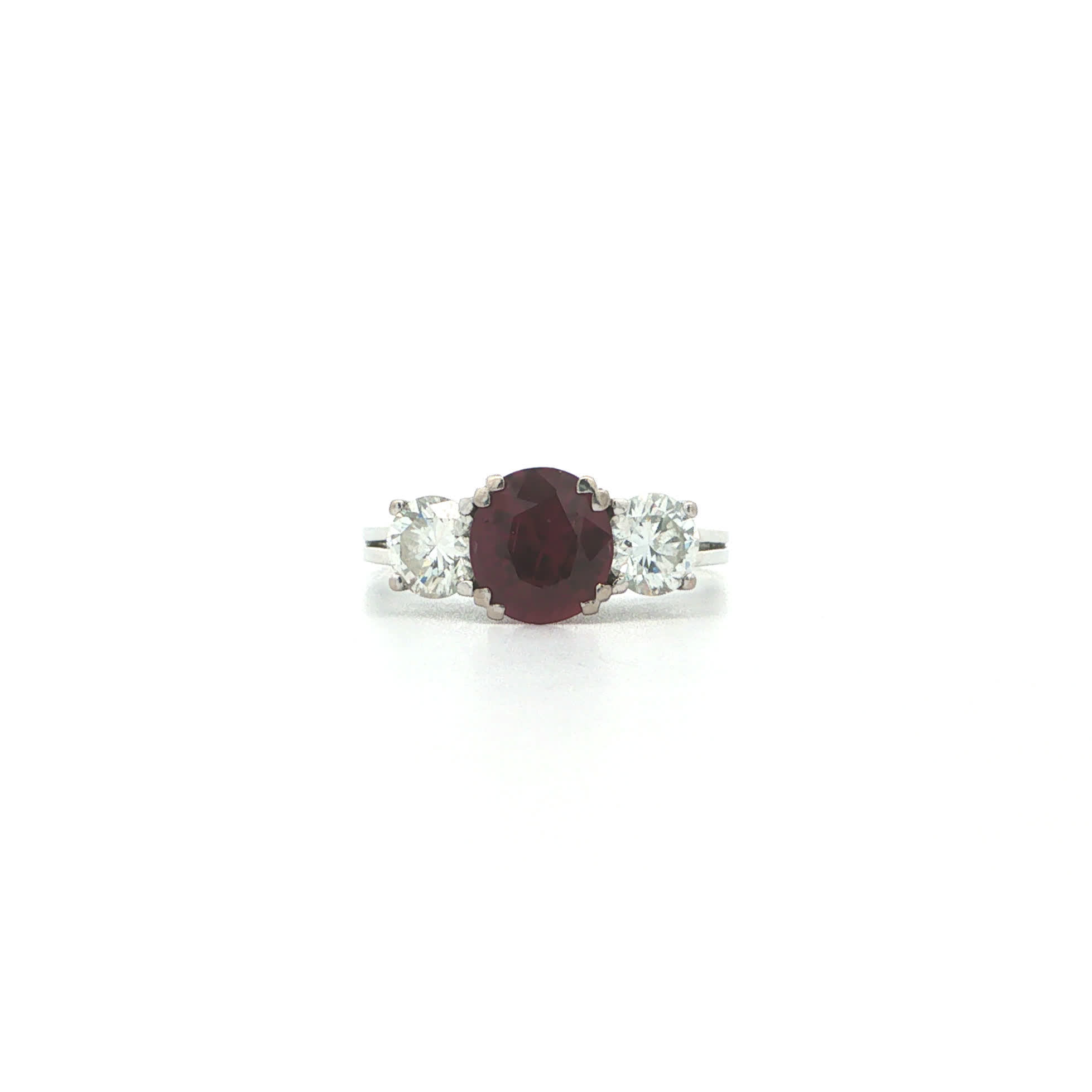 "Ruby Royal" - Vintage Ring in 18kt Weißgold mit natürlichem Rubin & Brillanten - Juwelier Steiger
