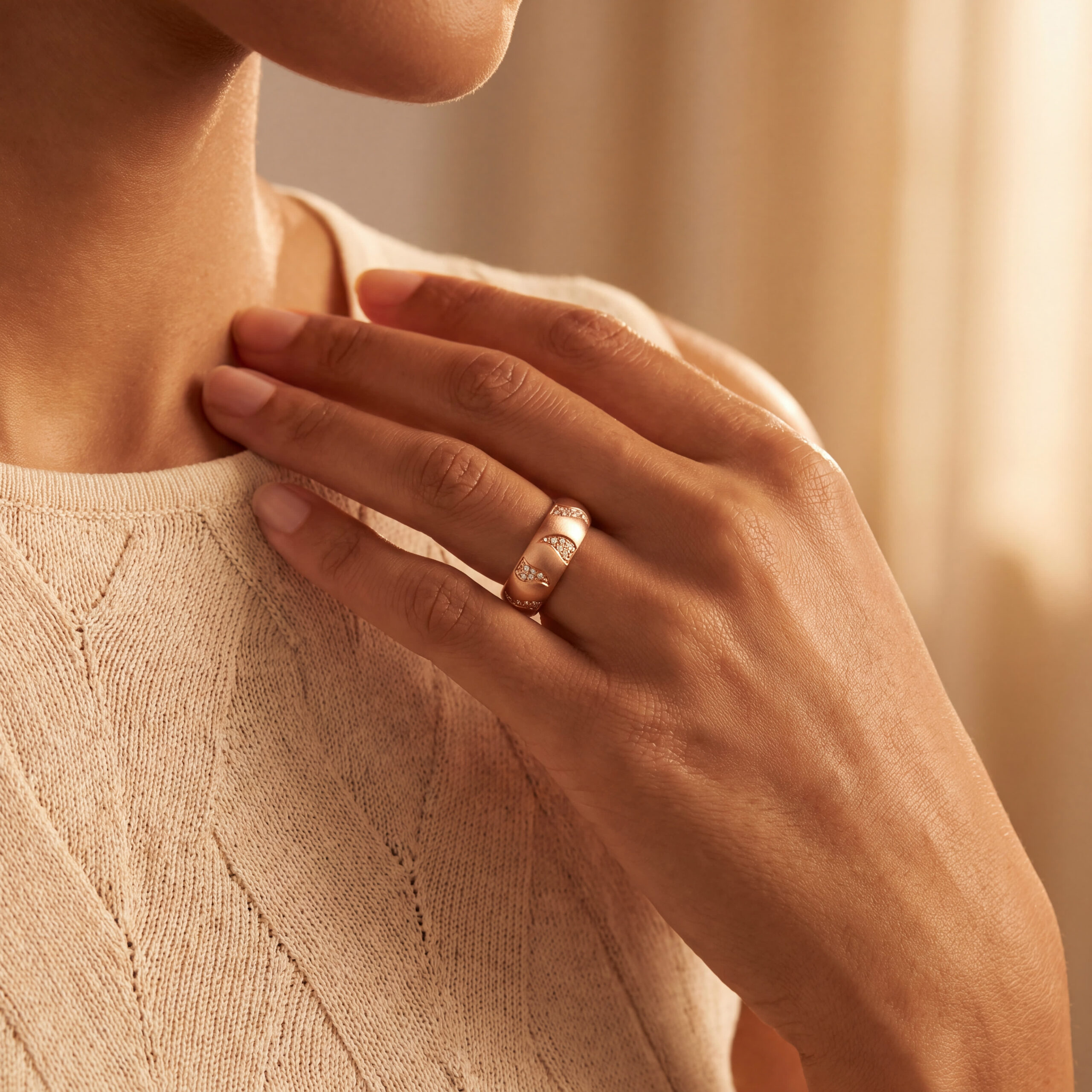 "Satin & Diamonds" - Moderner Ring in 18kt Rosegold mit Brillanten - Juwelier Steiger