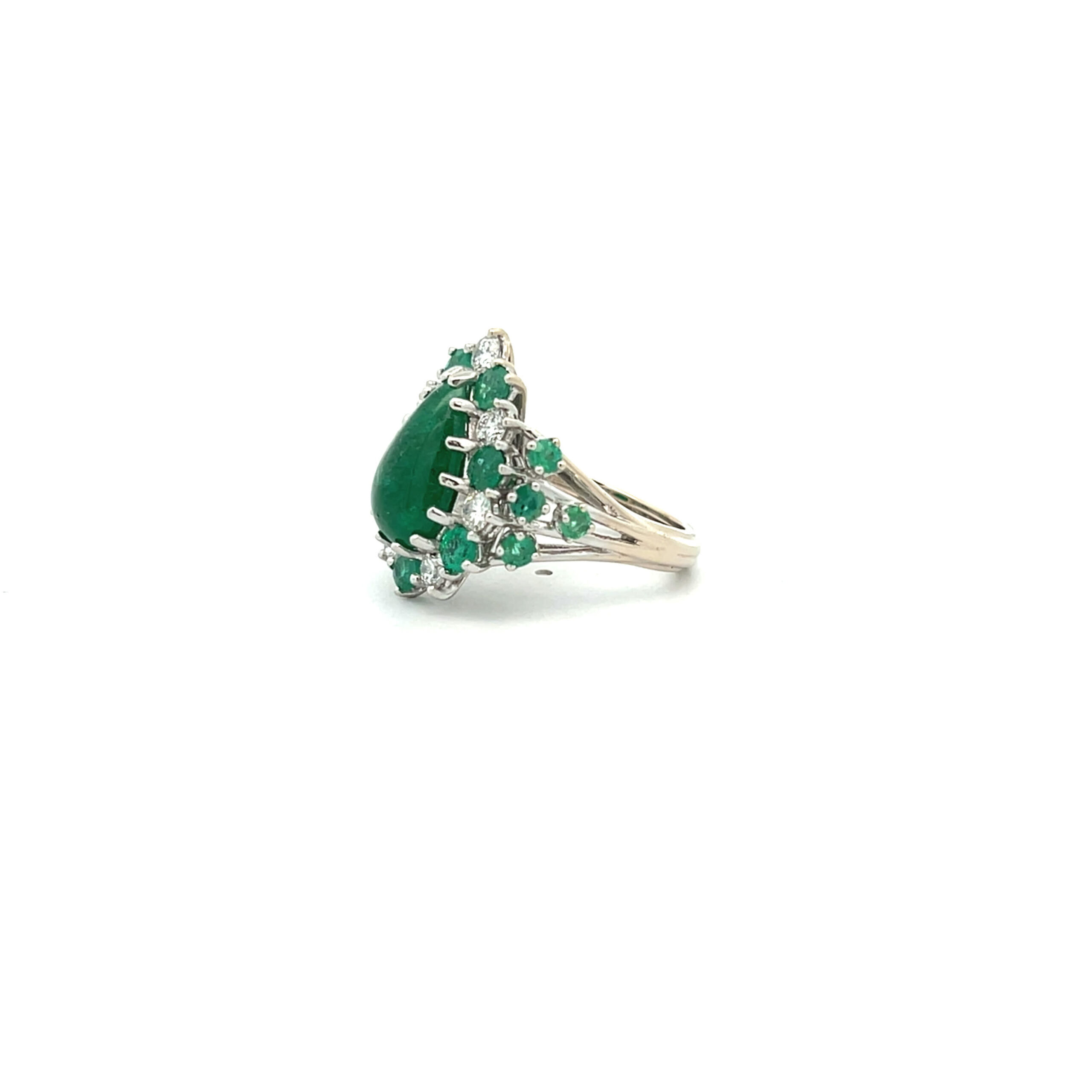 "Smaragdkönigin" - Vintage Ring in 14kt Weißgold mit Smaragd & Brillanten - Juwelier Steiger