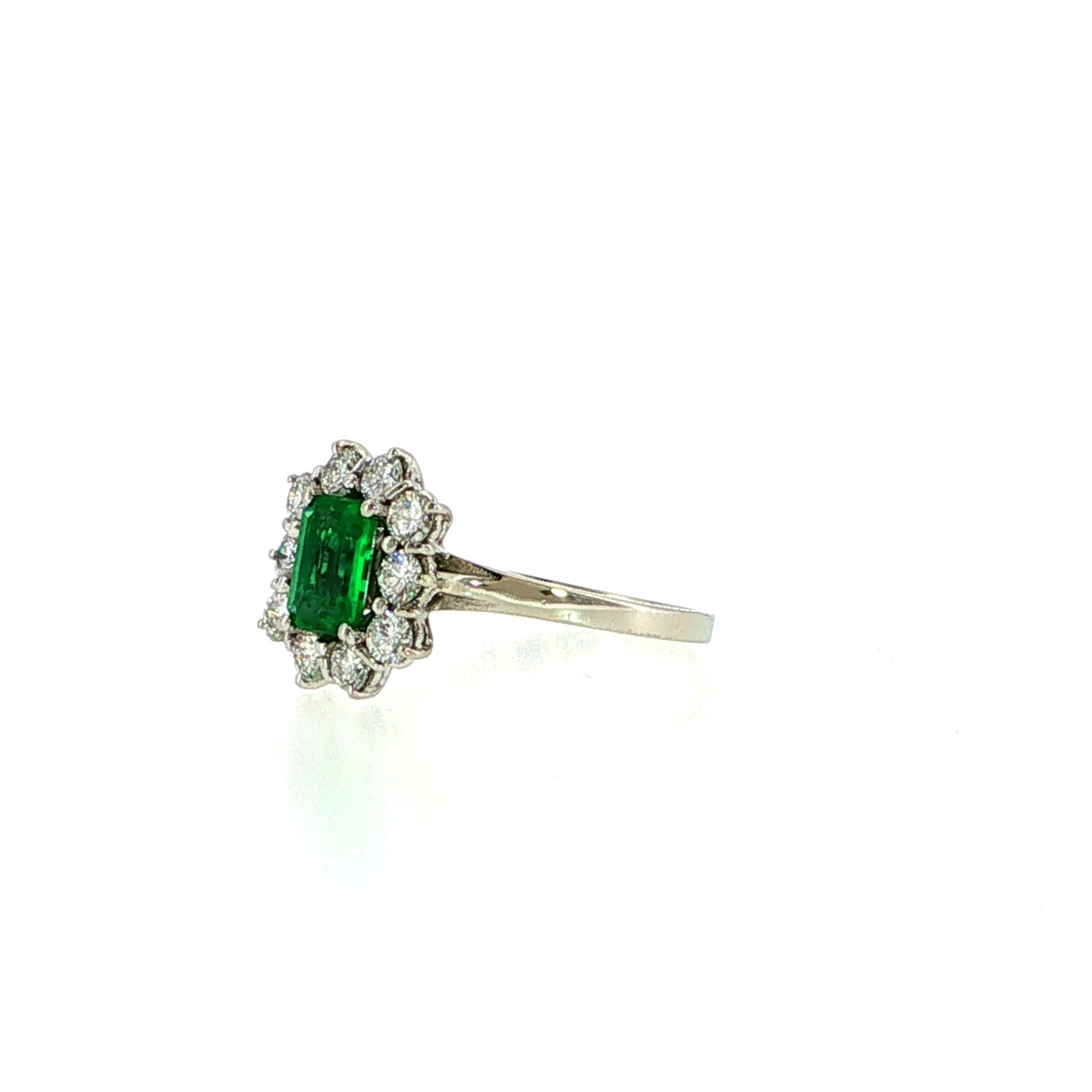 "1000 und 1 Nacht" - Vintage Ring in 14kt Weißgold mit Smaragd und Brillanten - Juwelier Steiger