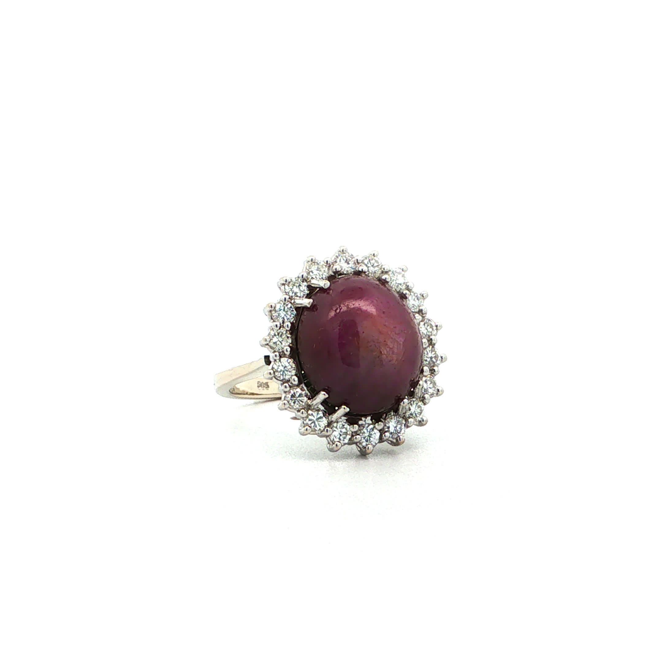 "Beautiful Star" - Vintage Ring in 14kt Weißgold mit Stern-Rubin und Brillanten - Juwelier Steiger
