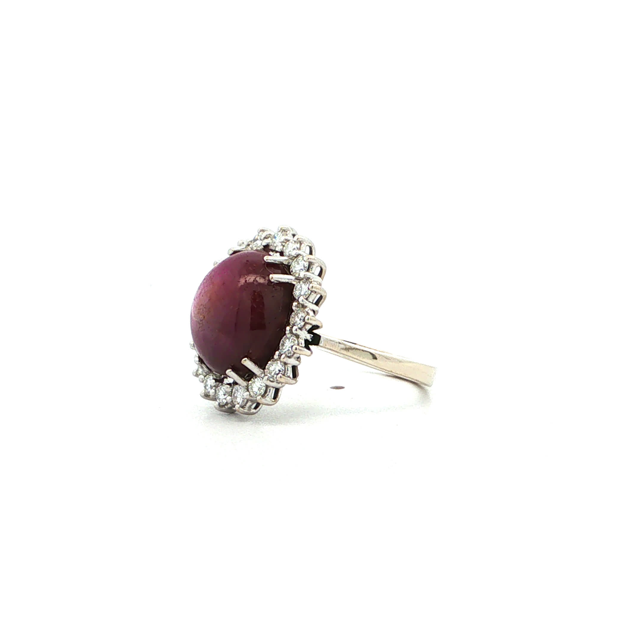 "Beautiful Star" - Vintage Ring in 14kt Weißgold mit Stern-Rubin und Brillanten - Juwelier Steiger