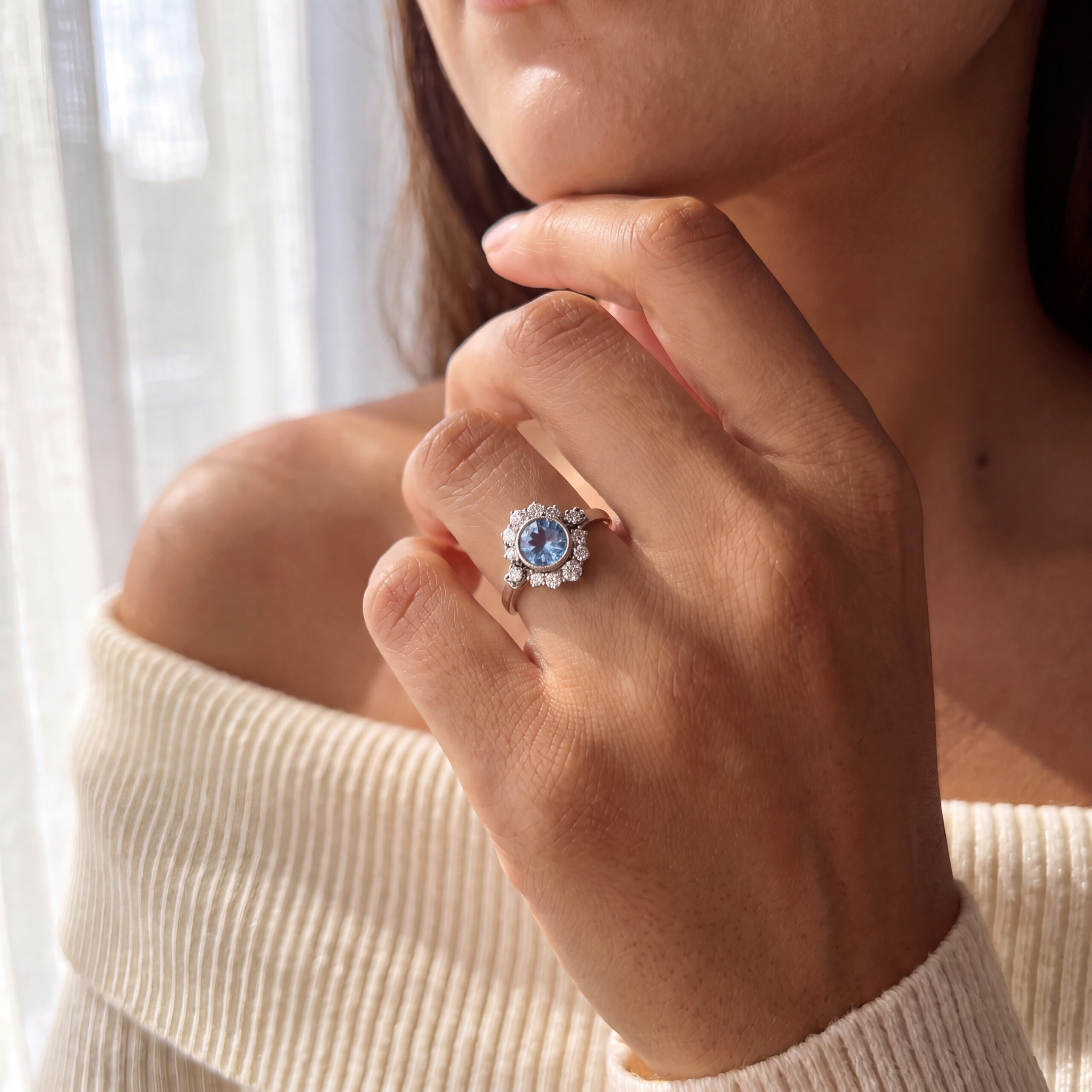 "Blue Crown" - Vintage Ring in 18kt Weißgold mit Aquamarin & Brillanten - Juwelier Steiger