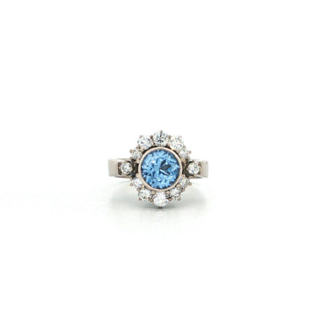 "Blue Crown" - Vintage Ring in 18kt Weißgold mit Aquamarin & Brillanten