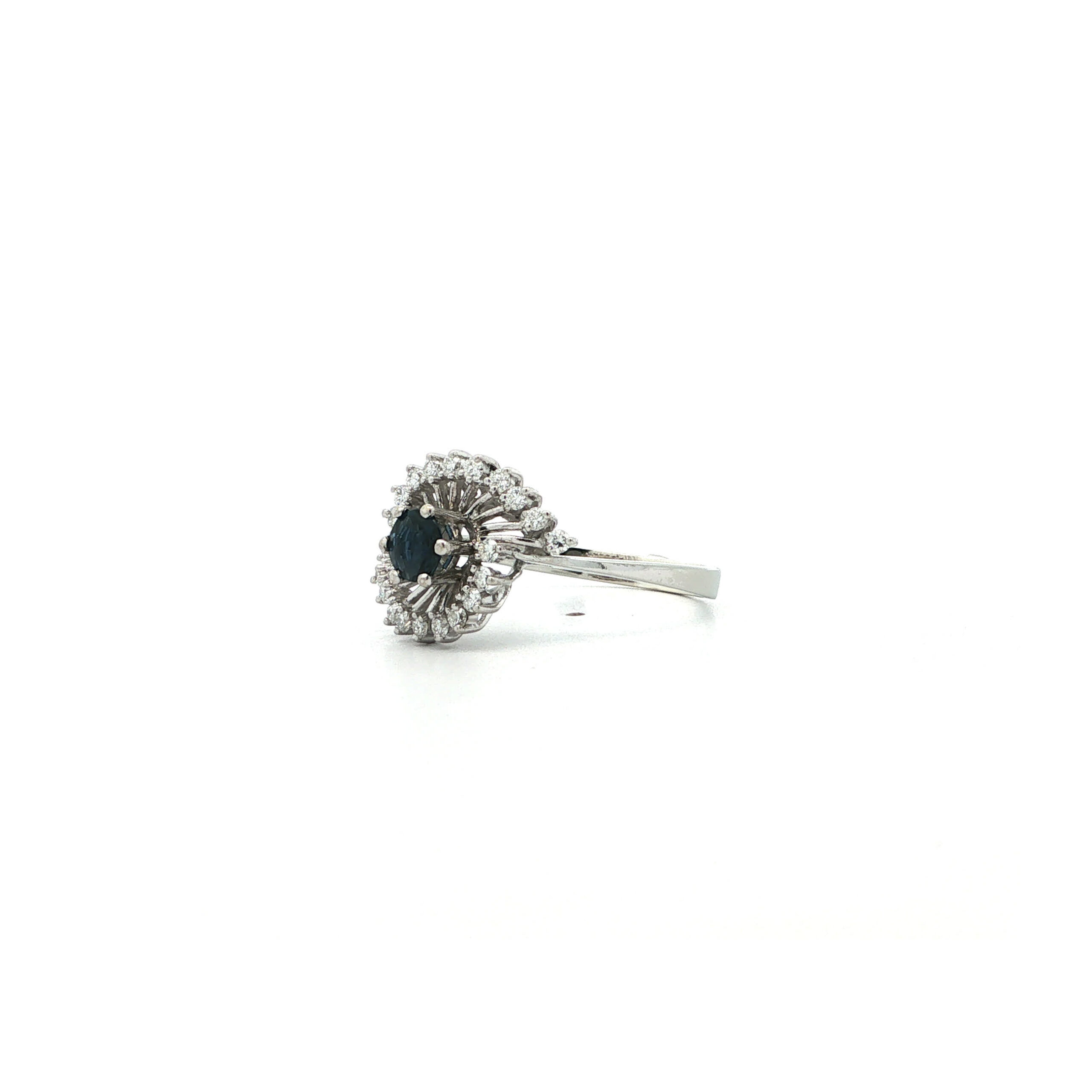 "Blue Karussell" - Vintage Ring in 14kt Weißgold mit Saphir und Brillanten - Juwelier Steiger