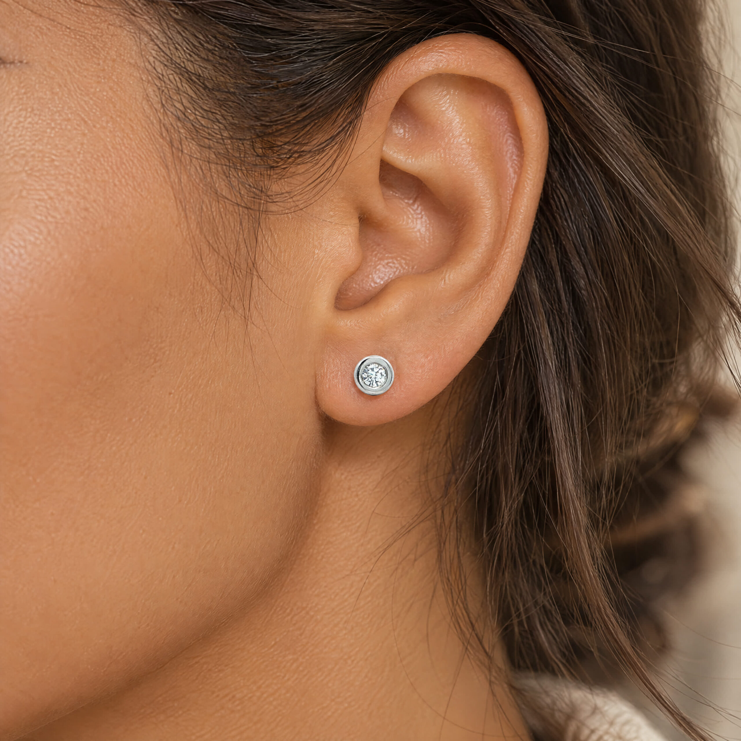 "Brilliant Glow" Vintage Ohrstecker in 18kt Weißgold mit Diamanten - Juwelier Steiger