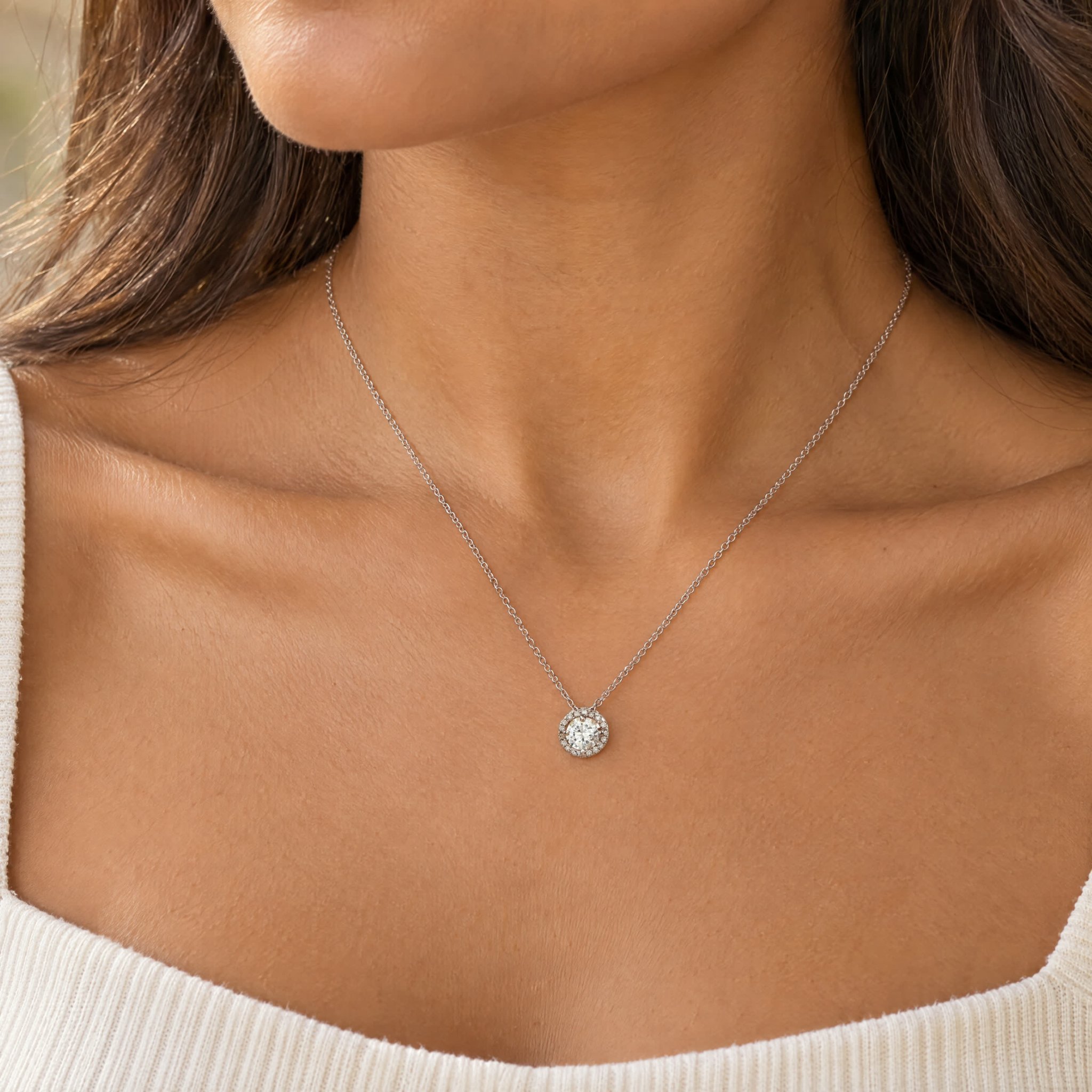 "Circle of Brilliance" - Moderne Solitaire Kette mit Anhänger in 18 Karat Weißgold 0,34 ct.