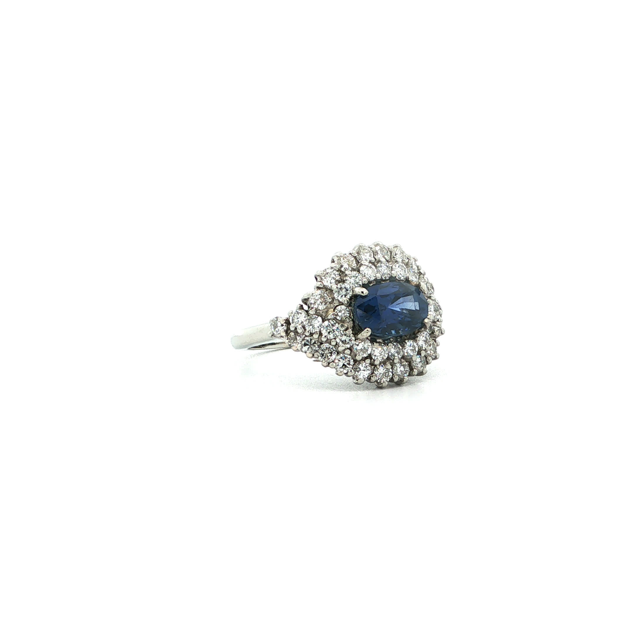 "Deap blue Ocean" - Vintage Ring in 18kt Weißgold mit Saphir und Brillanten - Juwelier Steiger