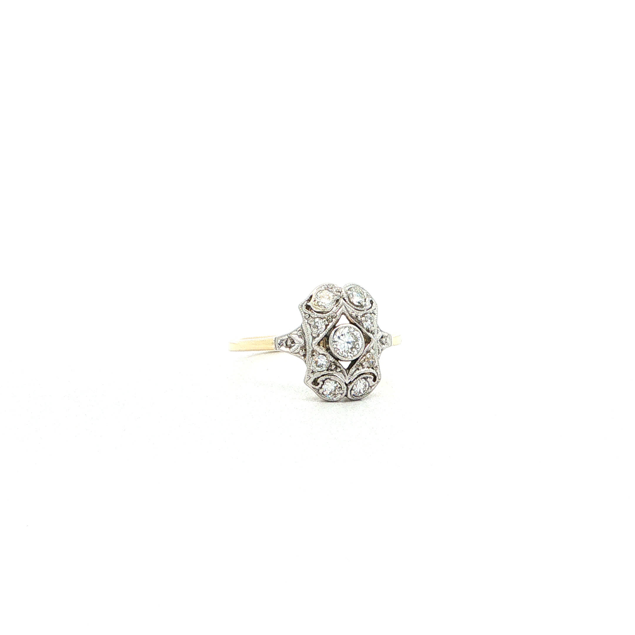"Deco Darling" - Antiker Art Déco Ring mit Diamanten im Altschliff - Juwelier Steiger