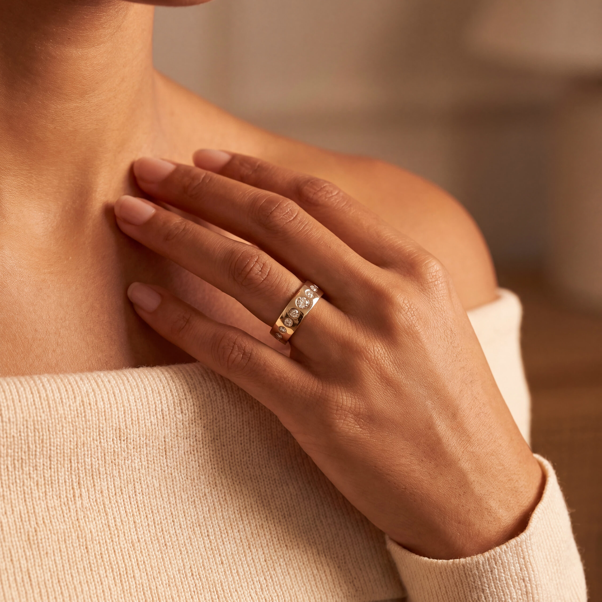 "Diamond Boulevard" - Moderner Bandring in 14kt Weißgold mit Brillanten - Juwelier Steiger
