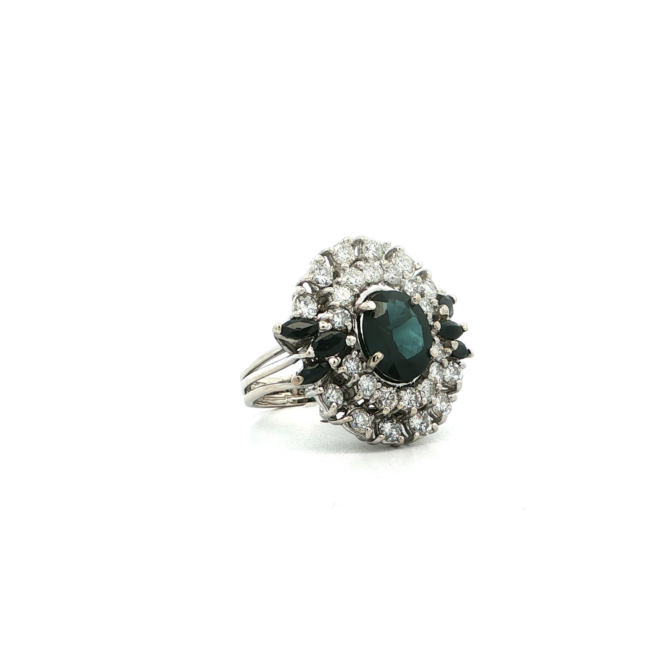 "Glowing Flower" - Vintage Ring in 14kt Weißgold mit Saphir und Brillanten - Juwelier Steiger