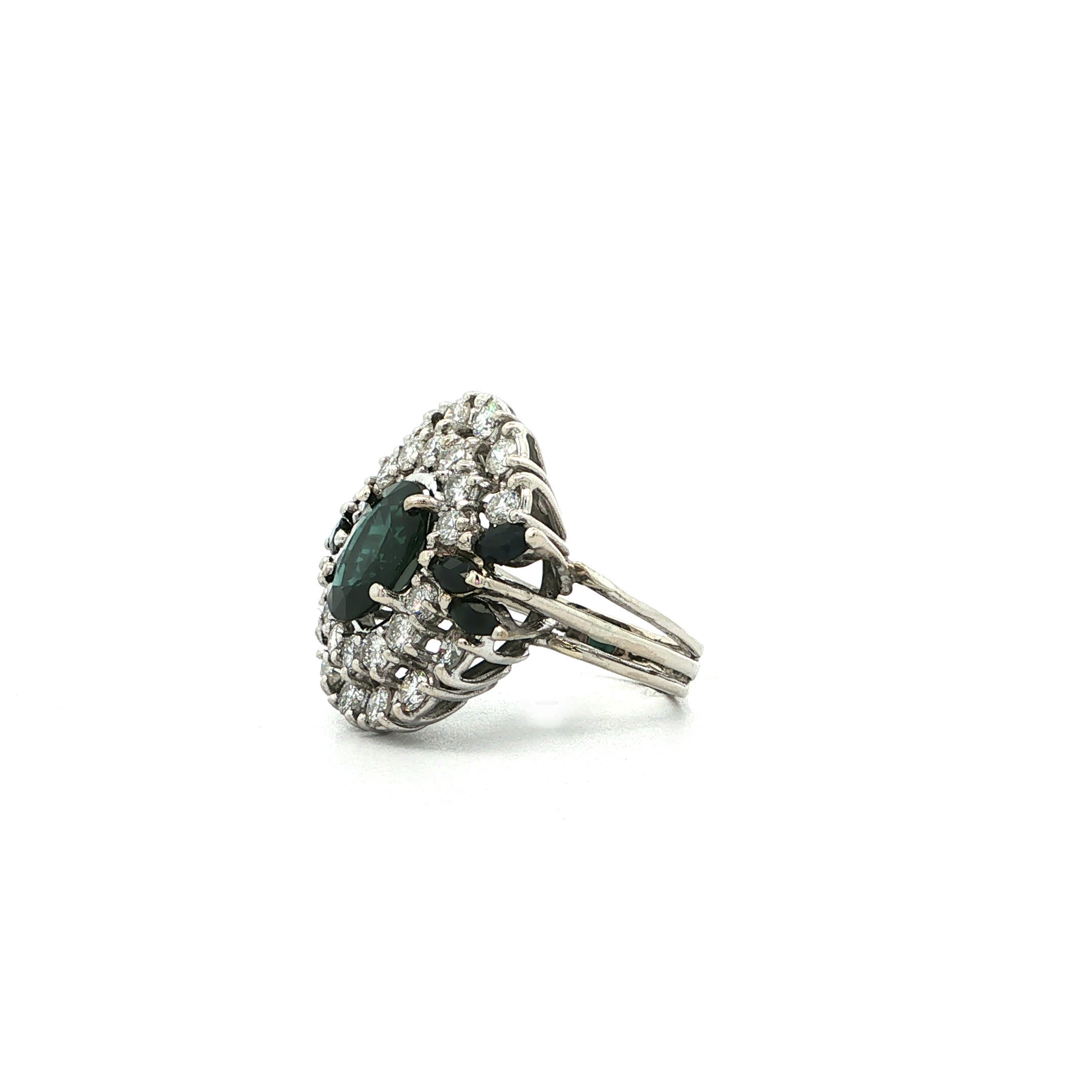 "Glowing Flower" - Vintage Ring in 14kt Weißgold mit Saphir und Brillanten - Juwelier Steiger