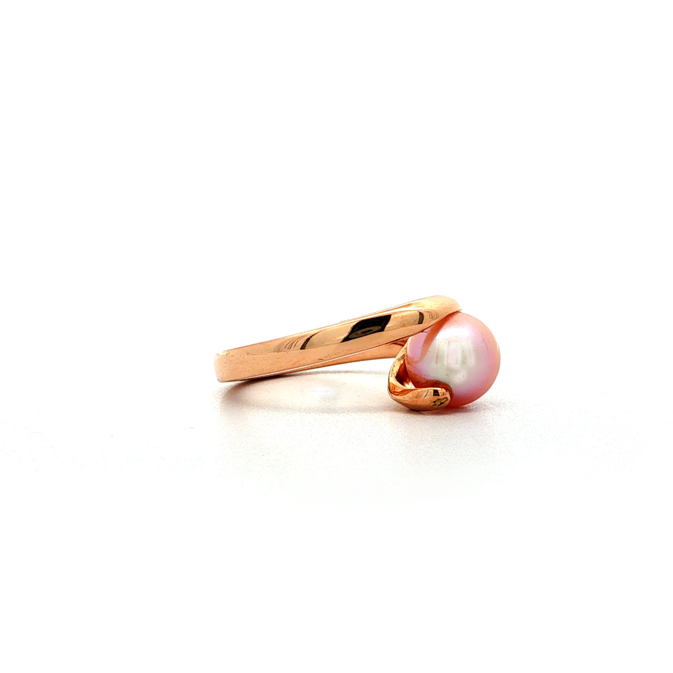 "Golden Embrace" - Moderner Ring in 18kt Gelbgold mit Perle - Juwelier Steiger