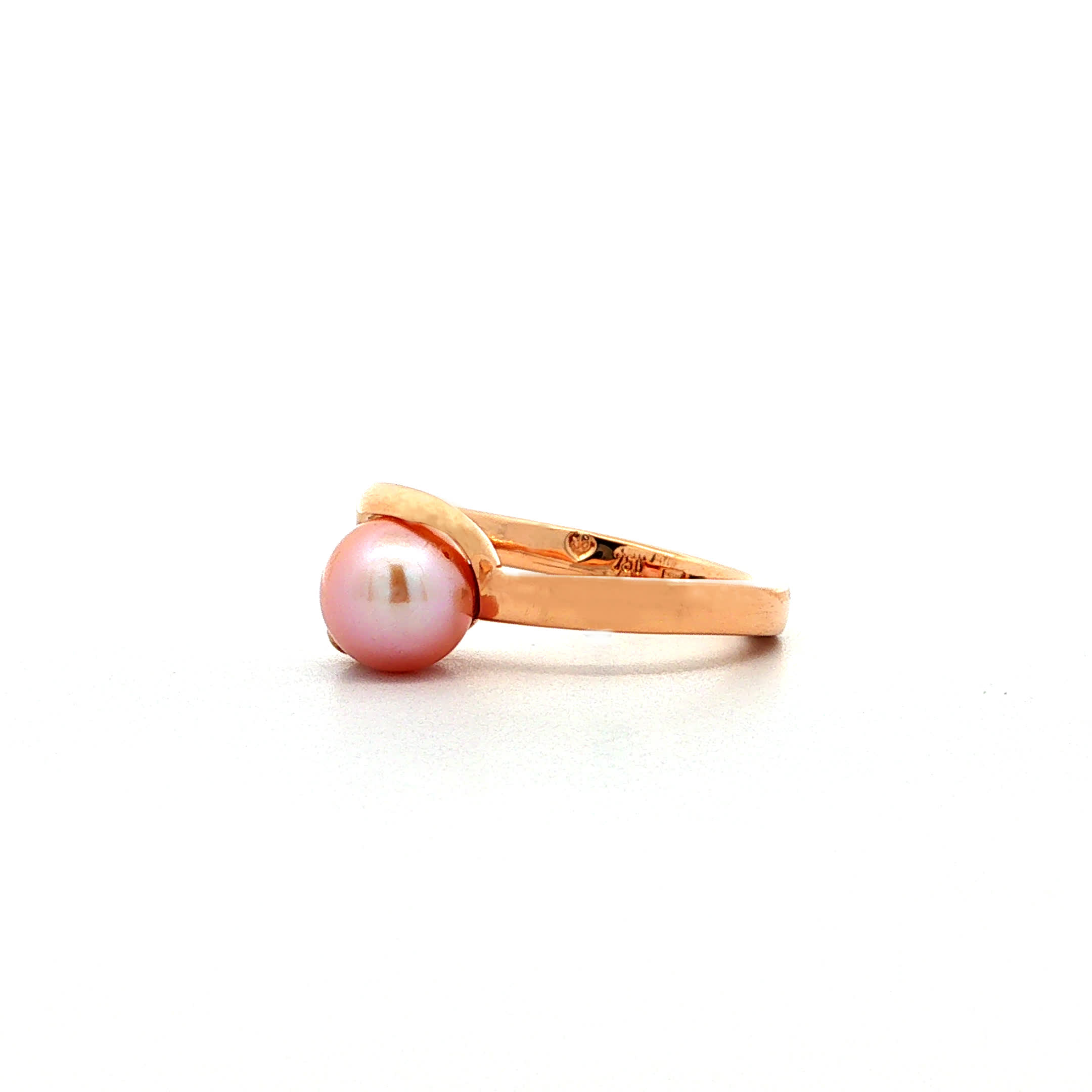 "Golden Embrace" - Moderner Ring in 18kt Gelbgold mit Perle - Juwelier Steiger