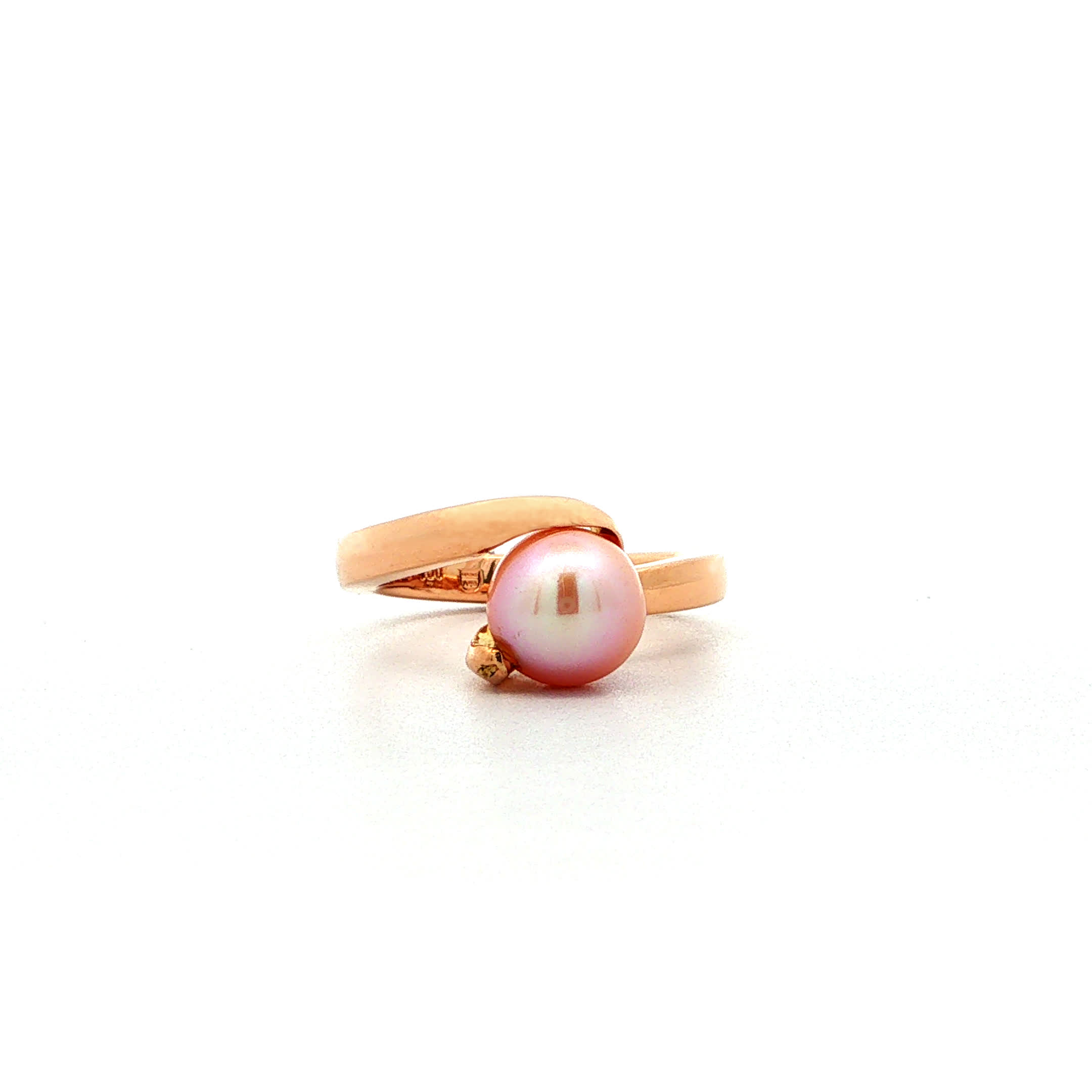 "Golden Embrace" - Moderner Ring in 18kt Gelbgold mit Perle - Juwelier Steiger