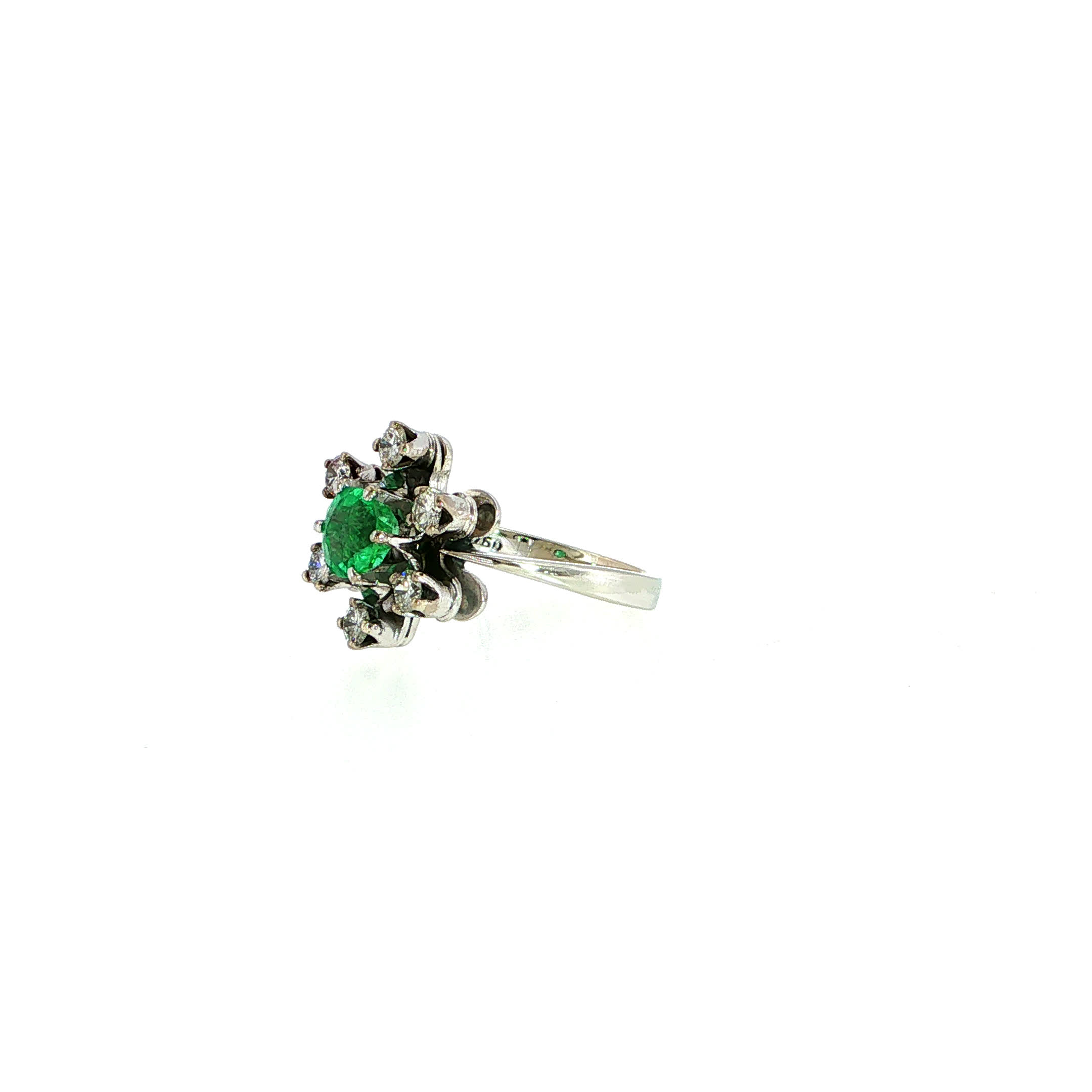 "Green Eye Magnet" - Vintage Ring in 18kt Weißgold mit Smaragd und Brillanten - Juwelier Steiger