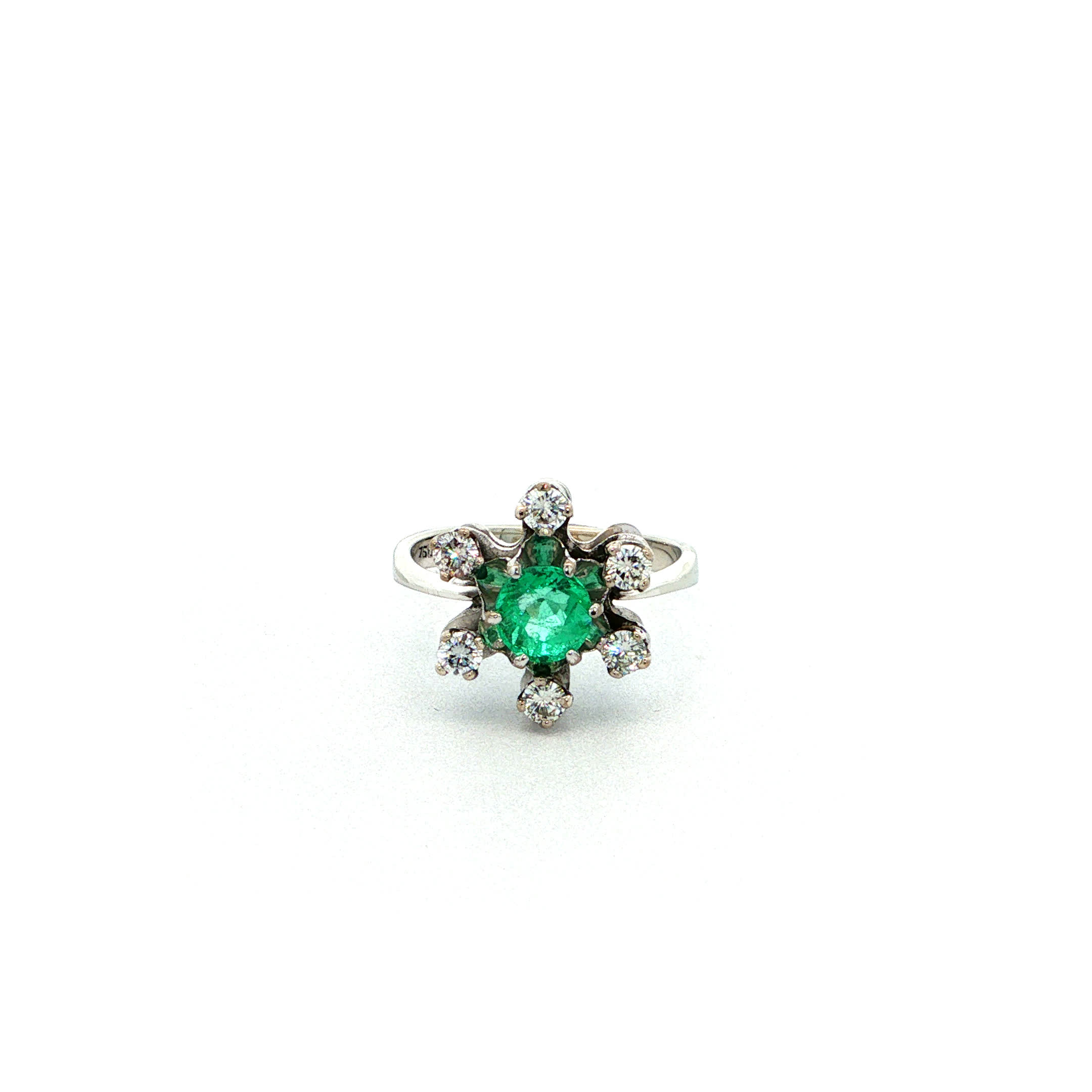 "Green Eye Magnet" - Vintage Ring in 18kt Weißgold mit Smaragd und Brillanten - Juwelier Steiger