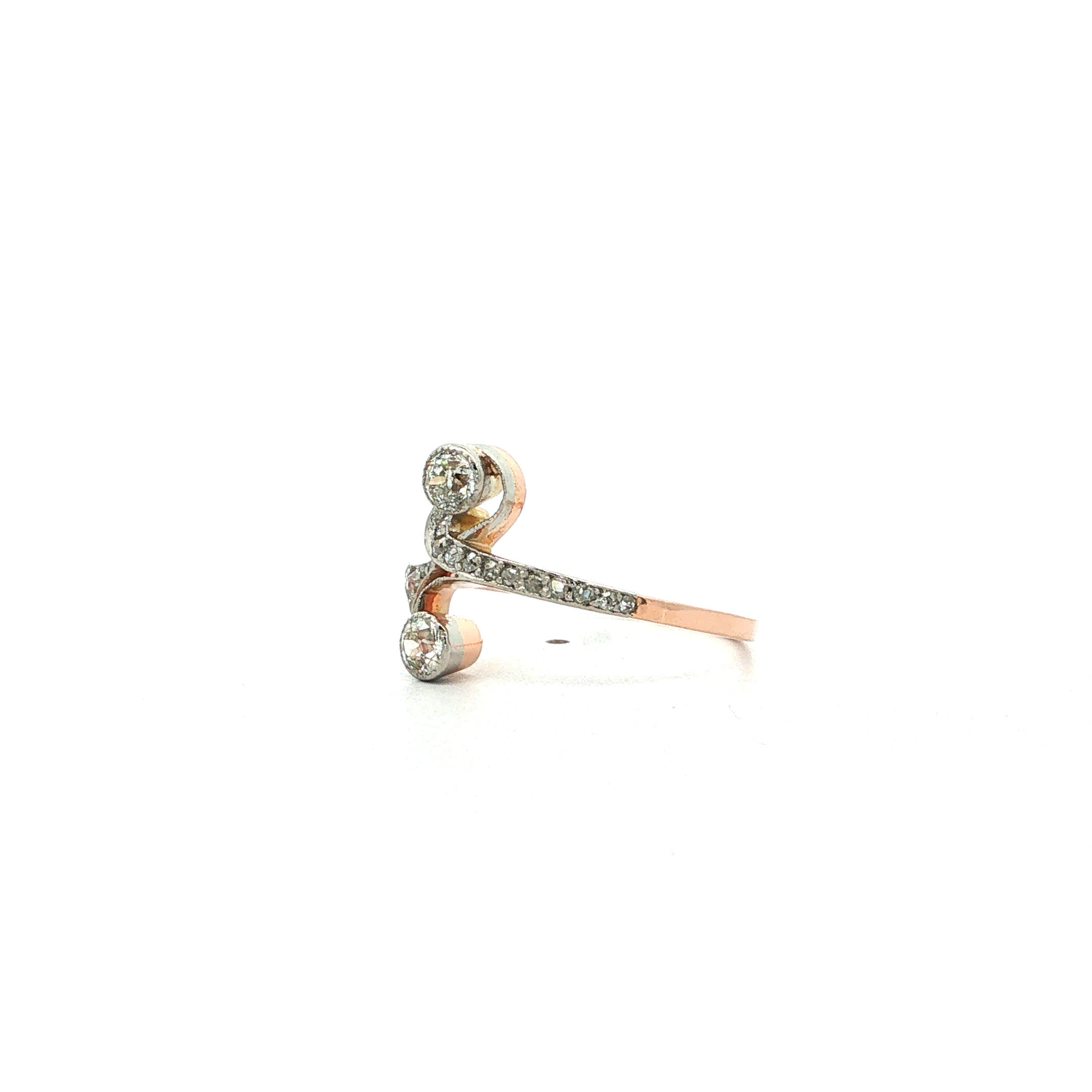 "Im Tanz" - Antiker Toi et Moi Ring in 14kt Rosegold mit Diamanten im Altschliff - Juwelier Steiger