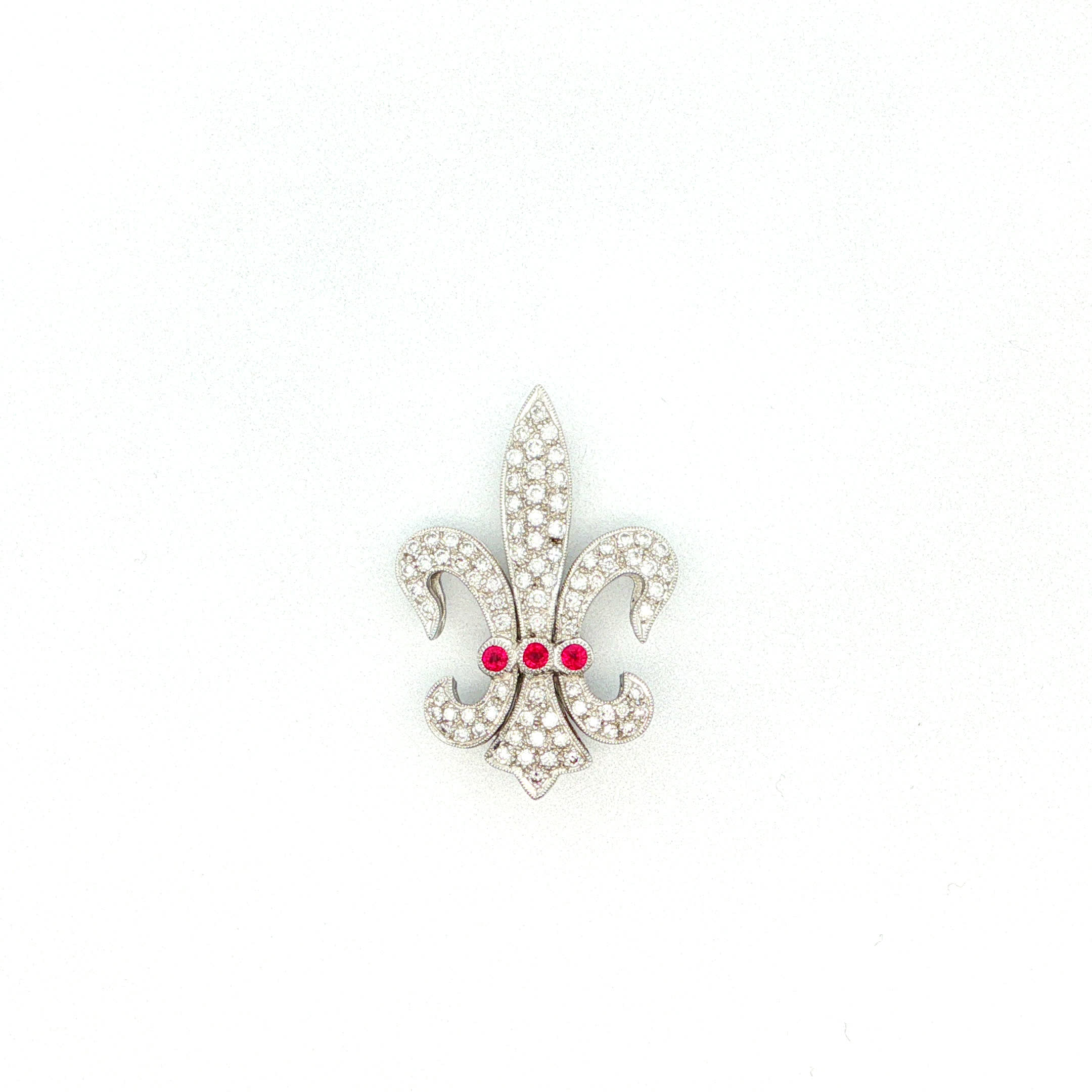 "Königliche Lilie" - Vintage Brosche in 18kt Weißgold mit Brillanten & Rubinen - Juwelier Steiger