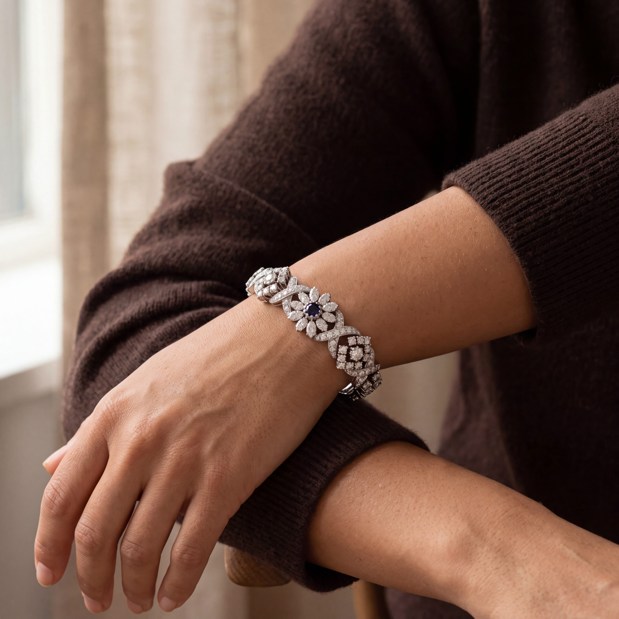 "Midnight Frost" . Vintage Diamantarmband mit Saphir in 18 Karat Weißgold aus 750er Weißgold - Juwelier Steiger