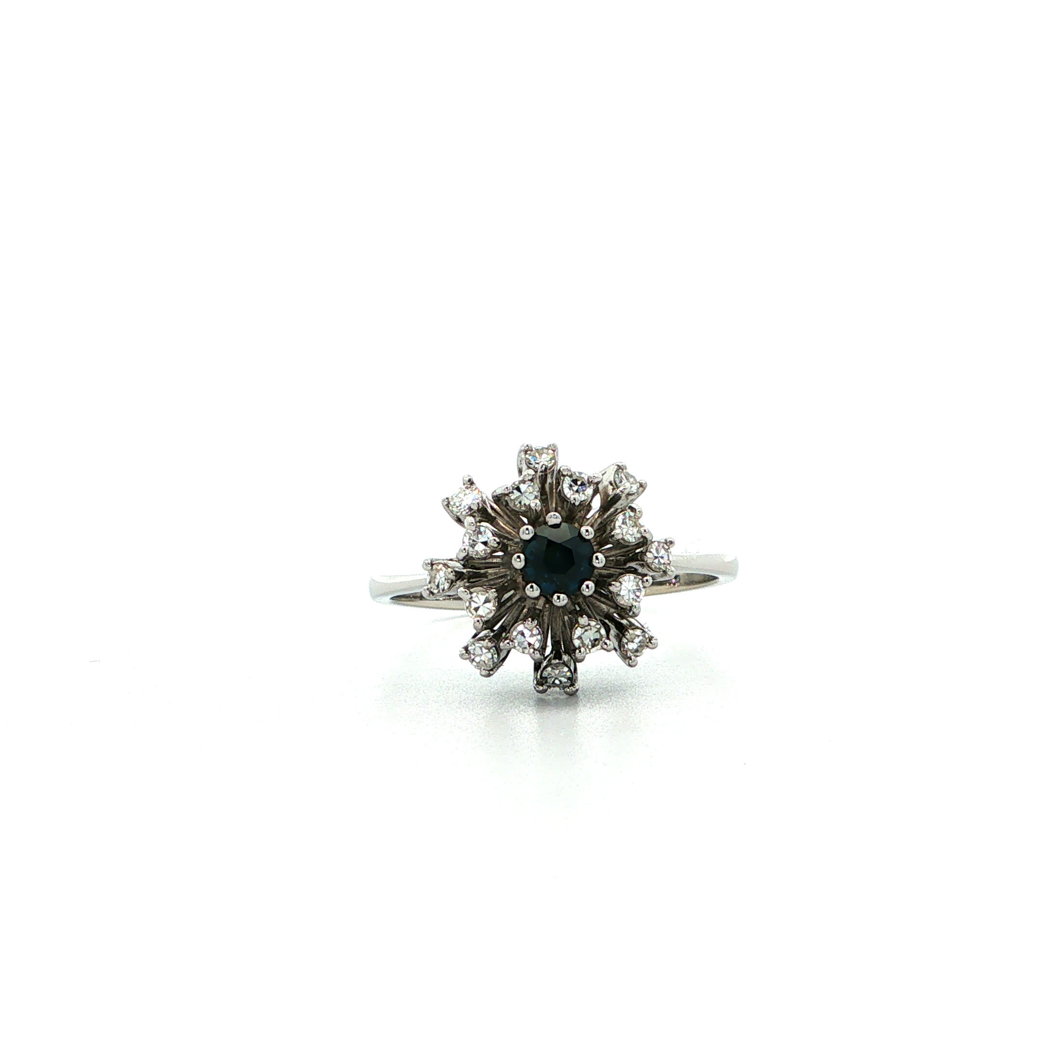 "Oh Baby, it´s blue outside" - Vintage Ring in 18kt Weißgold mit blauem Saphir & Diamanten - Juwelier Steiger