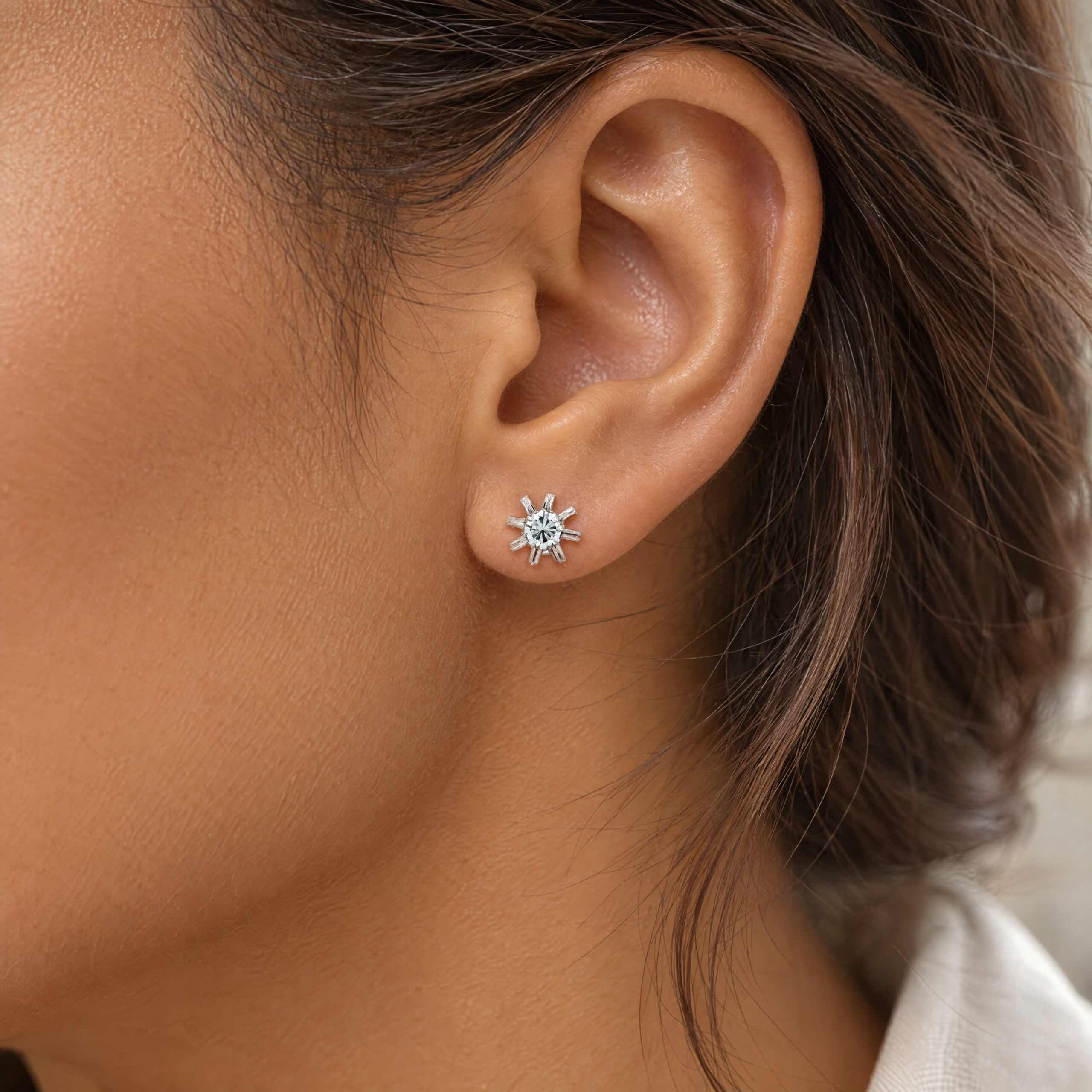 "Perfect Shot" Vintage Ohrstecker in 14kt Weißgold mit Brillanten - Juwelier Steiger