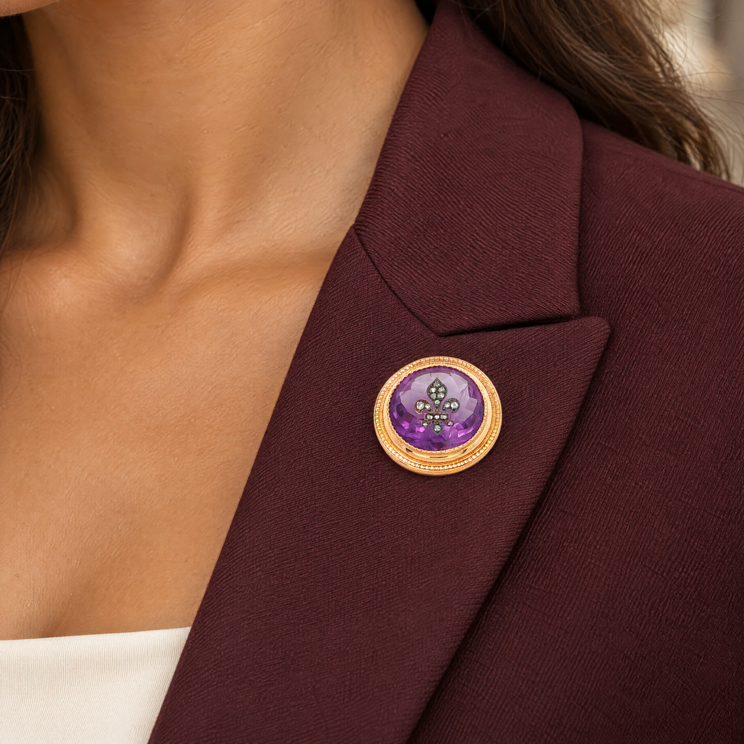 "Royal Lilac" - Antike Brosche mit Amethyst 18 Karat Gelbgold - Juwelier Steiger