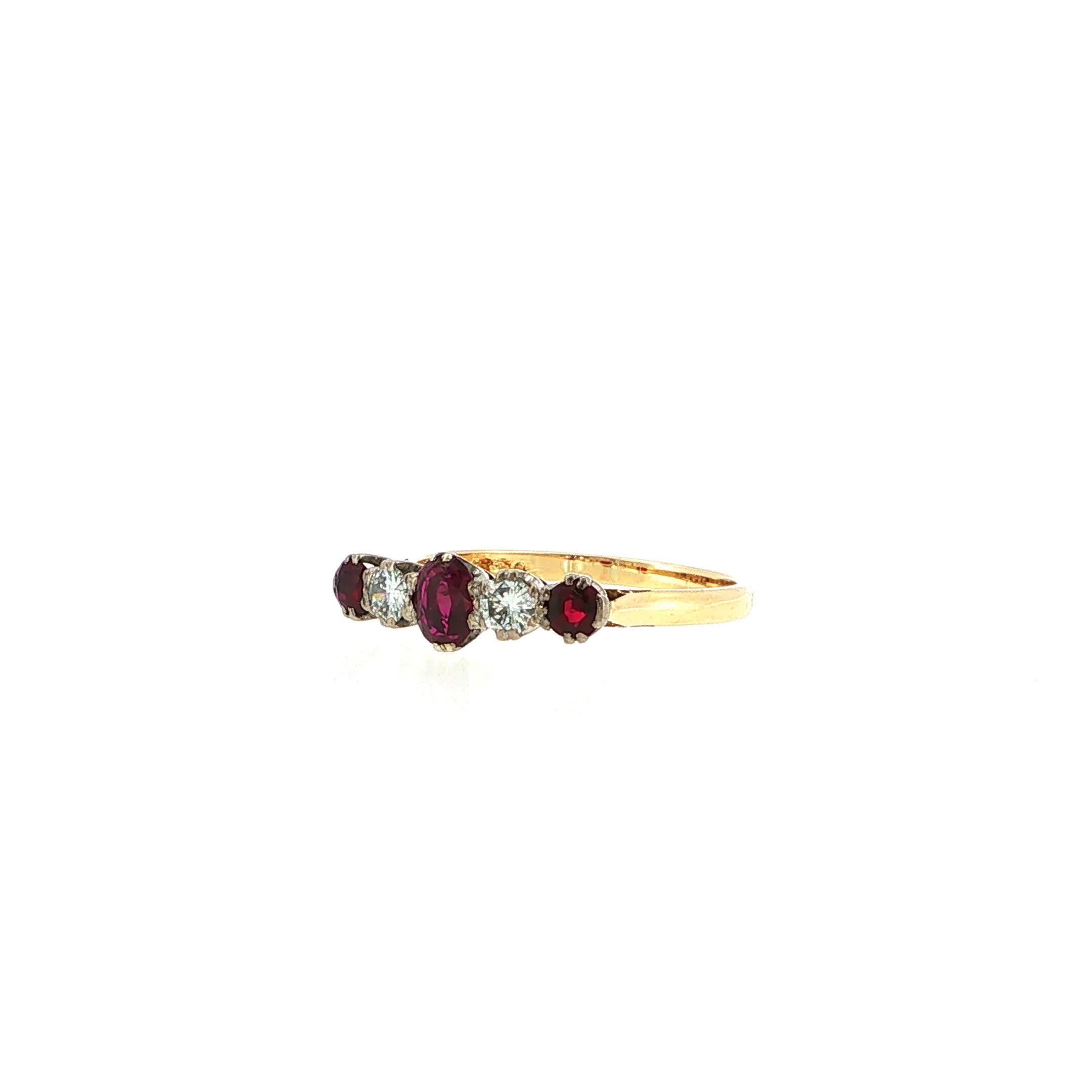 "Ruby is Queen" - Vintage Ring in 18kt Gelbgold mit Rubinen und Brillanten - Juwelier Steiger