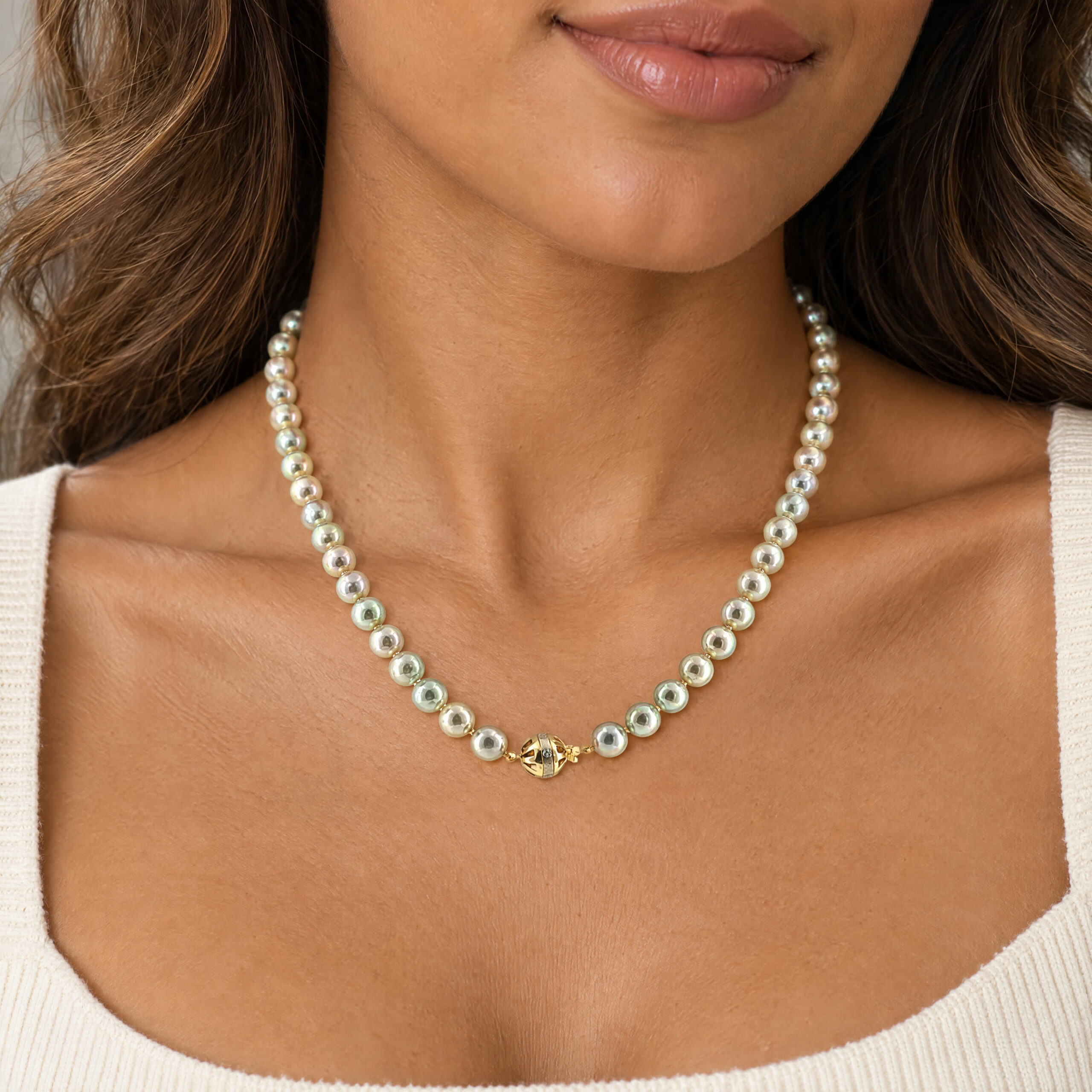 "Silver Pearls" - Vintage Perlenkette mit einem Verschluss in 14 Karat Gelbgold & Weißgold - Juwelier Steiger