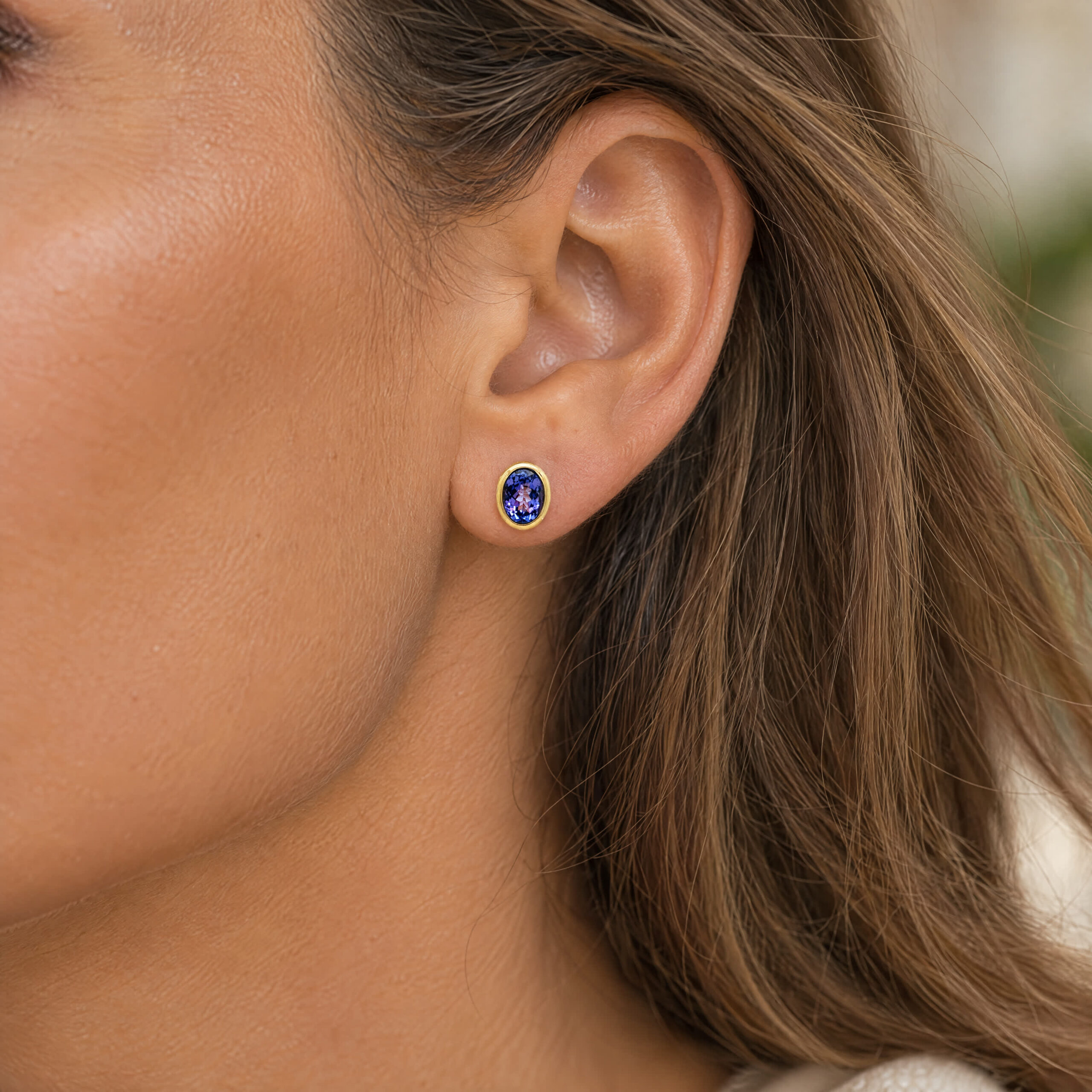 "Tanzanite Twilight" - Vintage Ohrstecker in 14kt mit Tansanit - Juwelier Steiger