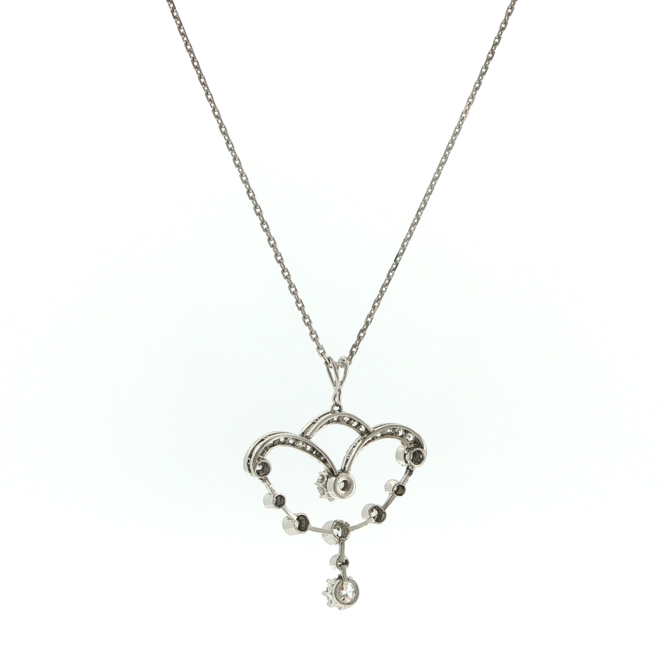 "Ètoile de Platine" - Antike Kette mit Platin Anhänger besetzt mit Diamanten - Juwelier Steiger