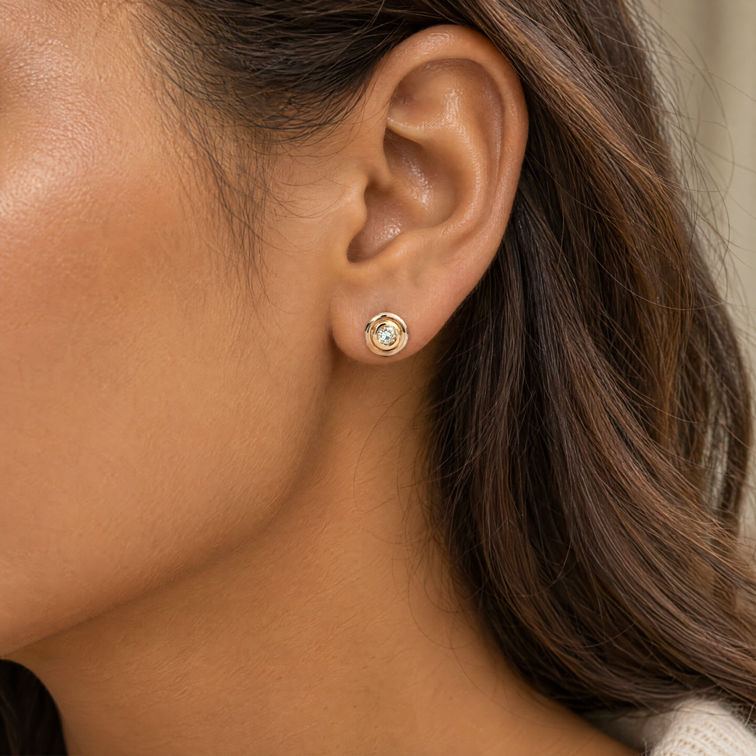 "White and Gold" Vintage Ohrstecker in 14kt Gelbgold mit Brillanten - Juwelier Steiger
