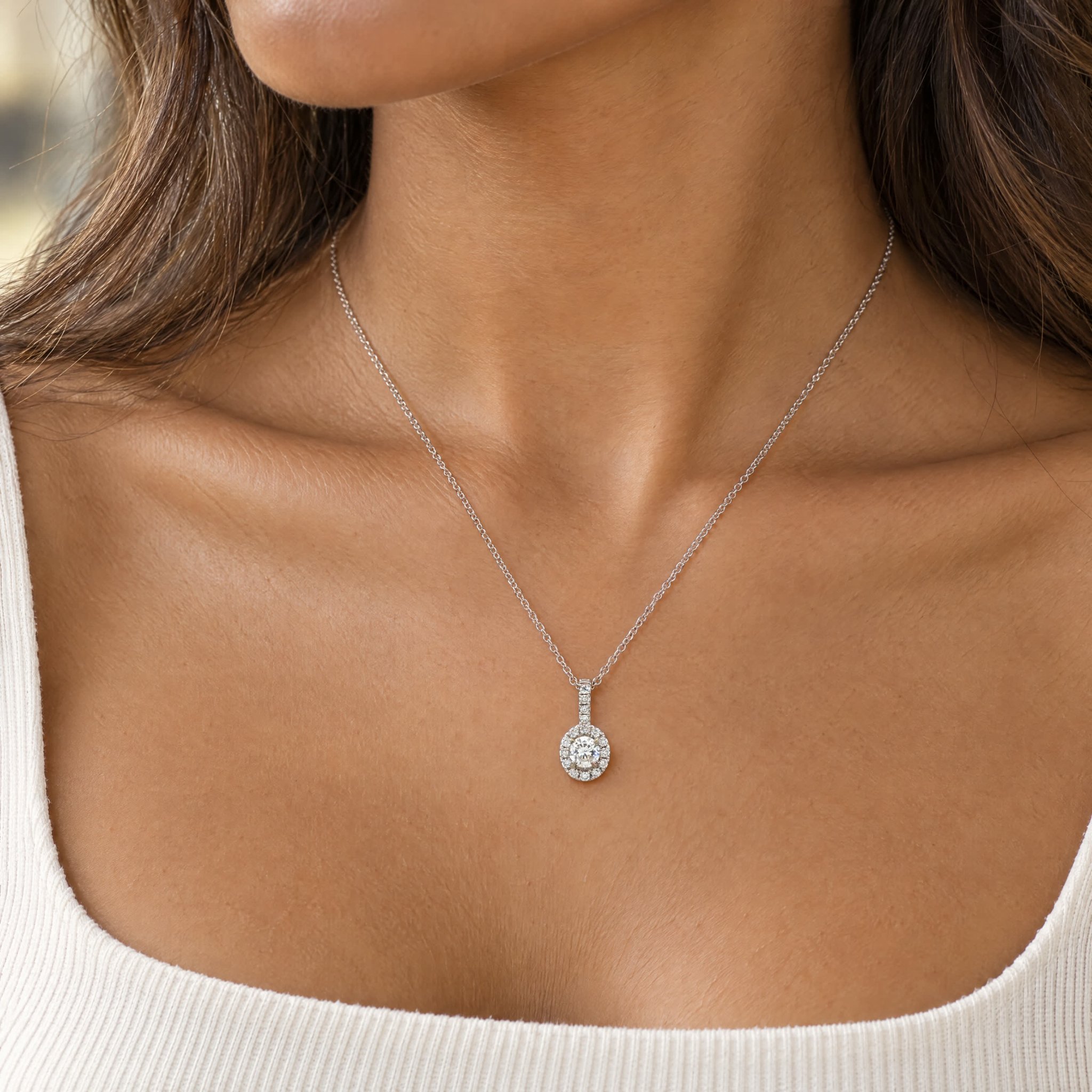 "White shine" - Moderne Solitaire Kette mit Anhänger in 18 Karat Weißgold 0,25 ct.